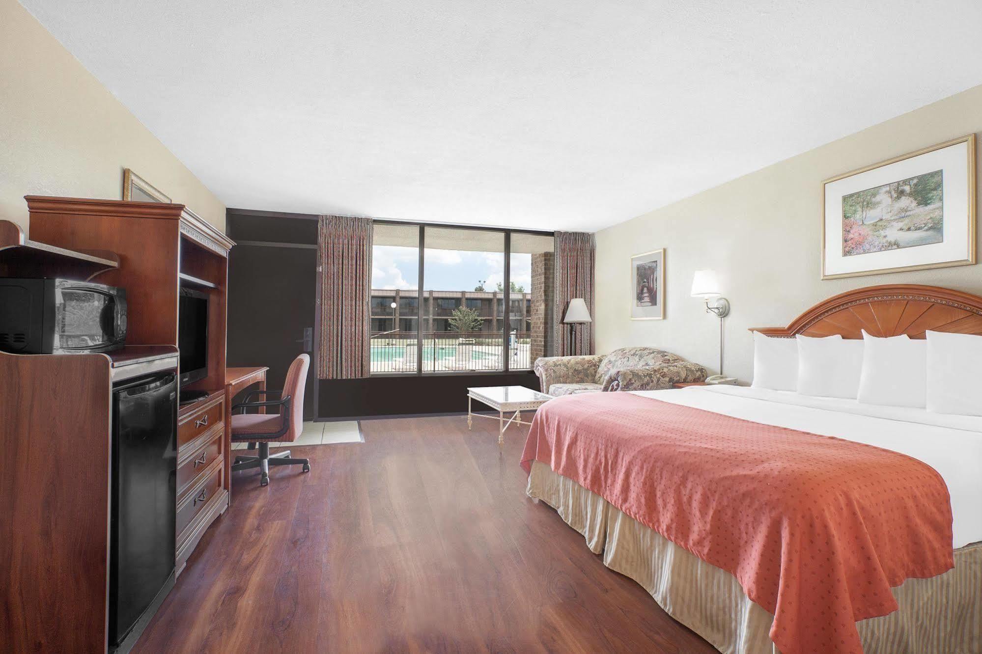 במוטל Baymont By Wyndham פריז מראה חיצוני תמונה